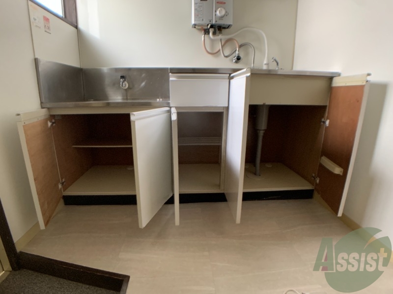 キッチン下の収納スペースも沢山活躍しそうです。 キッチン下の収納スペースも沢山活躍しそうです。