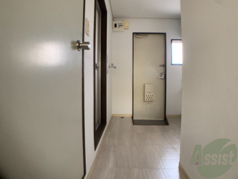 居室から玄関に向かっての一枚です。イメージが伝わりますか。 居室から玄関に向かっての一枚です。イメージが伝わりますか。