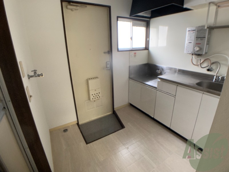 別角度のキッチンです。明るくて雰囲気が良いですね。 別角度のキッチンです。明るくて雰囲気が良いですね。