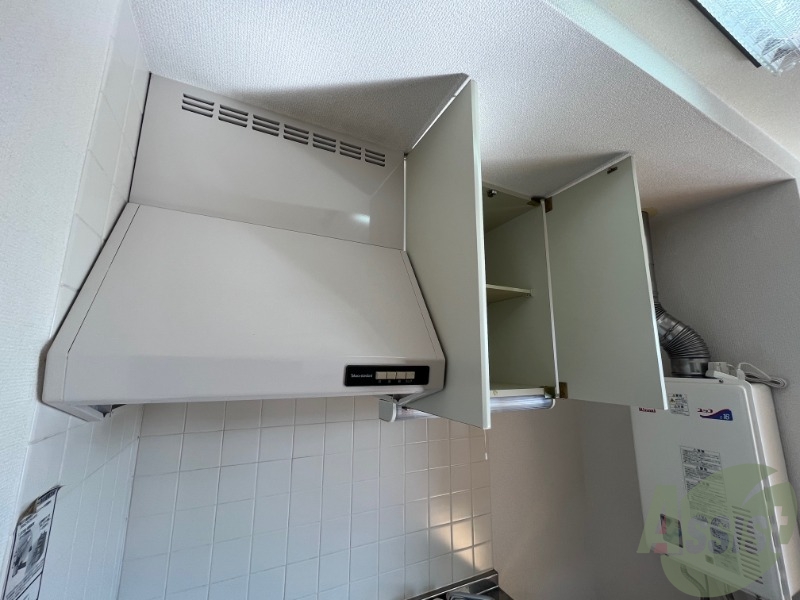 上部収納スペースもあるので、様々な物を収納出来そうですね。 上部収納スペースもあるので、様々な物を収納出来そうですね。