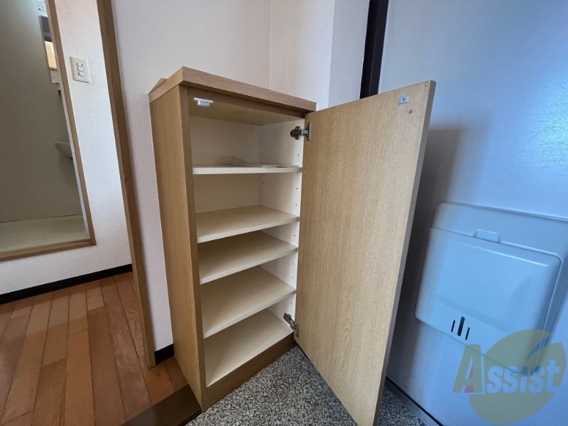 様々な必要な靴を置けるスペースが有りますね。 様々な必要な靴を置けるスペースが有りますね。