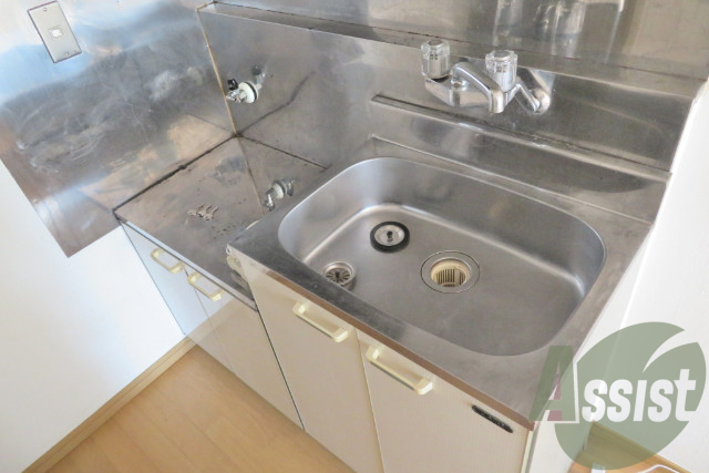 キッチンはこちらです。単身向けの小さめサイズです。 キッチンはこちらです。単身向けの小さめサイズです。