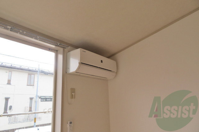 エアコンはしっかり付いてます。夏や冬もOKですね。 エアコンはしっかり付いてます。夏や冬もOKですね。