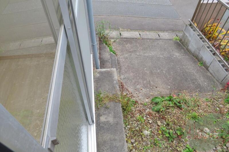 お外はこんな感じ。庭なのかなこれは、、、 お外はこんな感じ。庭なのかなこれは、、、