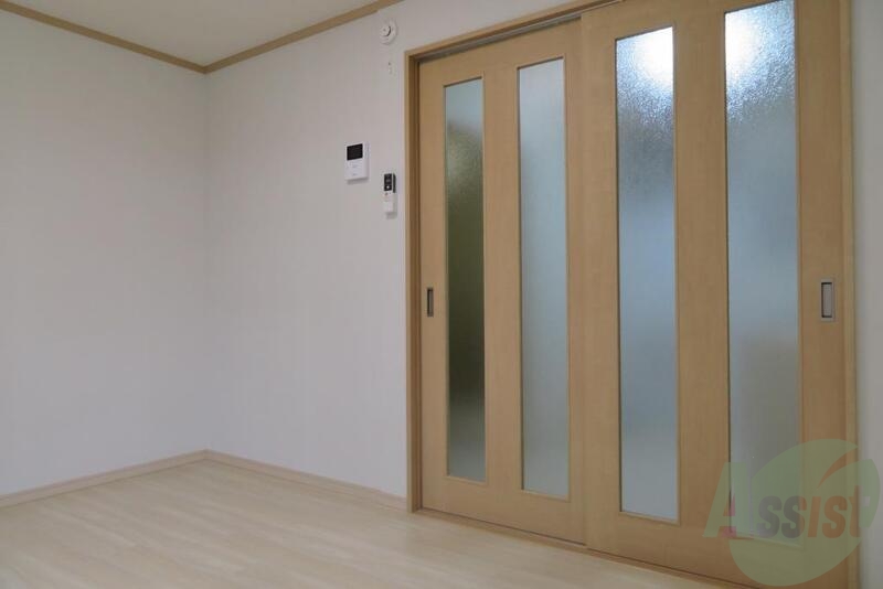 ドアを締め切るとこんな感じ。雰囲気は変わりなし。 ドアを締め切るとこんな感じ。雰囲気は変わりなし。