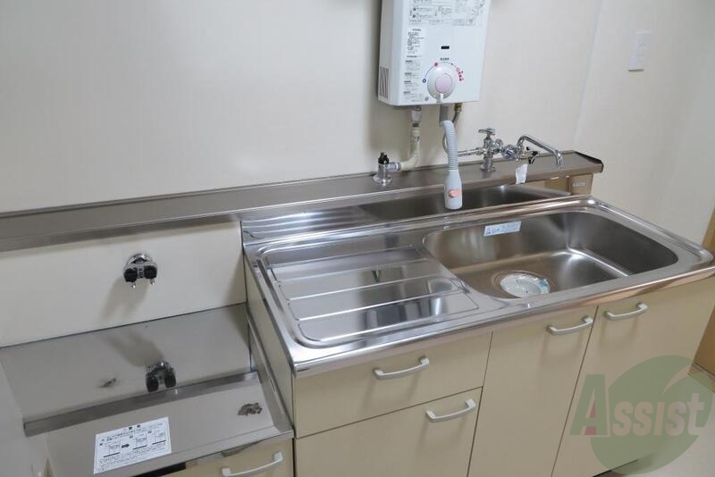 キッチンの脇に冷蔵庫を置けるので料理もしやすそうです。 キッチンの脇に冷蔵庫を置けるので料理もしやすそうです。