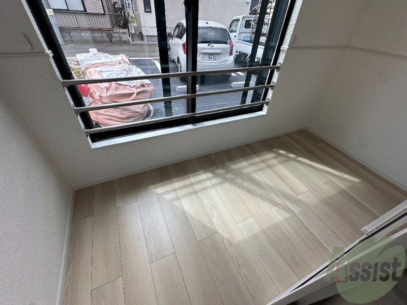 こちらはサンルームです。広々としていますね。 こちらはサンルームです。広々としていますね。