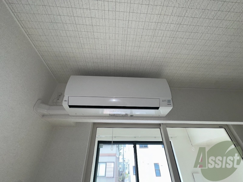 エアコンが付いているので入居後もすぐご使用出来ます。 エアコンが付いているので入居後もすぐご使用出来ます。