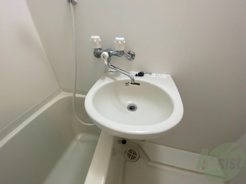 洗面台は浴室についています。以外と使いやすいです 洗面台は浴室についています。以外と使いやすいです