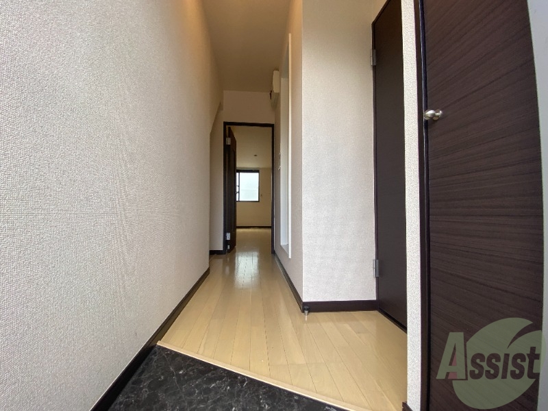 玄関から撮影しました。段差がなくつまずく心配がなさそう 玄関から撮影しました。段差がなくつまずく心配がなさそう