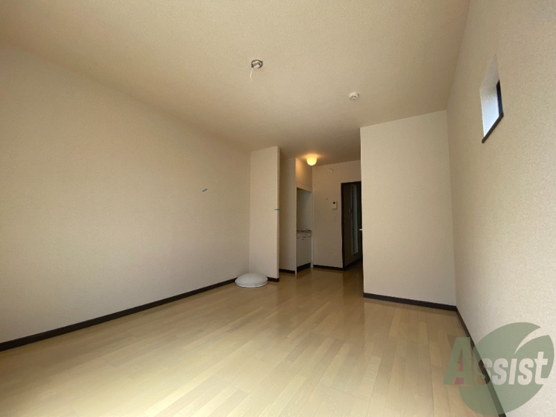 広い洋室なので大きい家具を置いても問題なさそうです 広い洋室なので大きい家具を置いても問題なさそうです