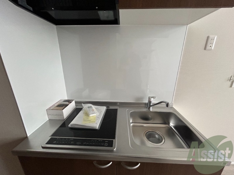 2口のIHコンロが備え付きですので、買わずに済みますね。 2口のIHコンロが備え付きですので、買わずに済みますね。