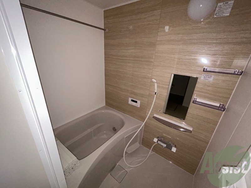 浴室には浴室乾燥機と追炊きがついており、非常に便利です。 浴室には浴室乾燥機と追炊きがついており、非常に便利です。