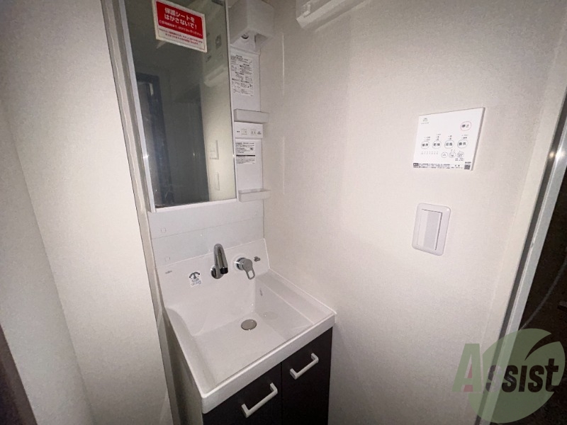 独立洗面台がございます。朝の支度はここで済ませましょう。 独立洗面台がございます。朝の支度はここで済ませましょう。