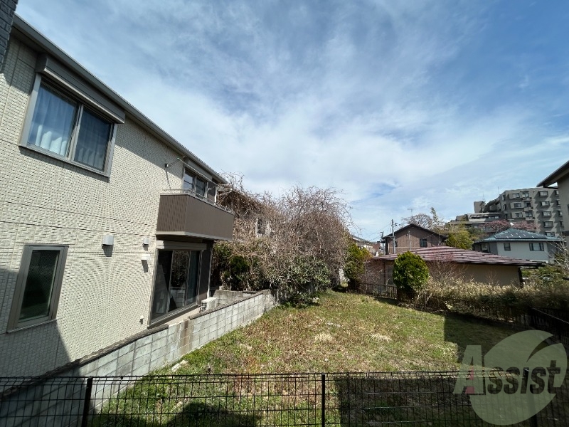 外の様子はこんな感じです。日当たりと風通しは良いです。 外の様子はこんな感じです。日当たりと風通しは良いです。