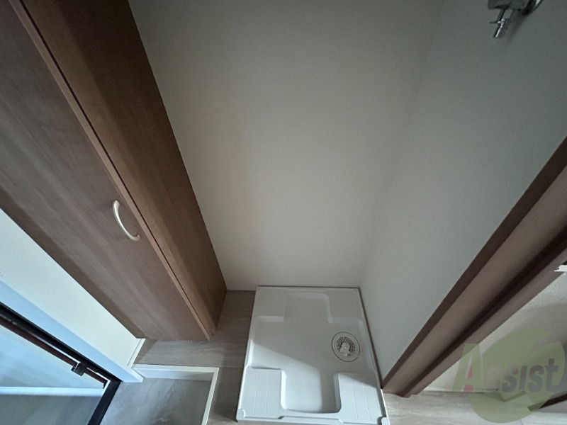 室内洗濯機置き場です。洗濯後に浴室乾燥にかけられますね。 室内洗濯機置き場です。洗濯後に浴室乾燥にかけられますね。