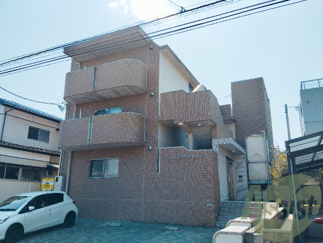 サルースコリナ旭ヶ丘の外観