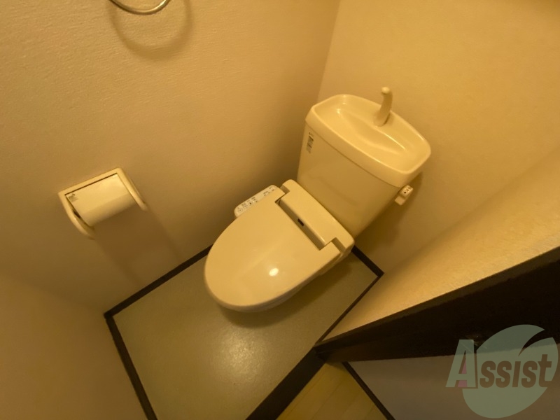 お手洗いはうれしいウォシュレット付きです。 お手洗いはうれしいウォシュレット付きです。