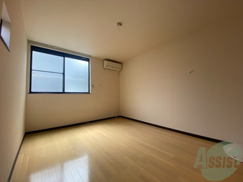 全体的に風が回ってくれそうなところにエアコンがありますね 全体的に風が回ってくれそうなところにエアコンがありますね