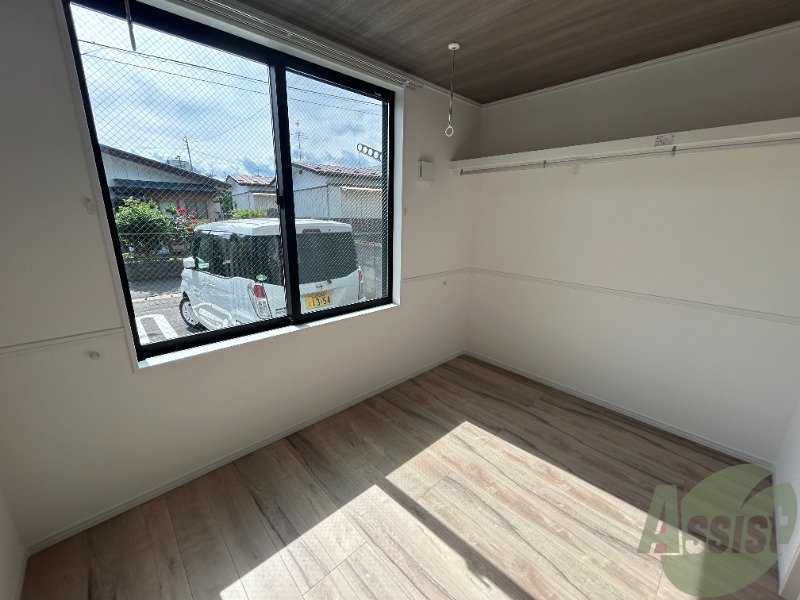 寝室はこちらです。ベッドは問題無く置ける広さです。 寝室はこちらです。ベッドは問題無く置ける広さです。