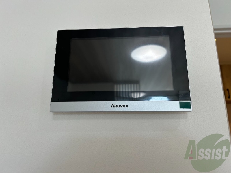 インターホンはモニター付きで、急な来客でも安心です。 インターホンはモニター付きで、急な来客でも安心です。