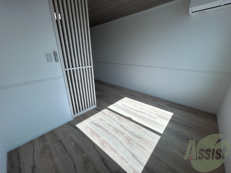 寝室も別の角度から撮影しました。角部屋なので二面採光です。 寝室も別の角度から撮影しました。角部屋なので二面採光です。