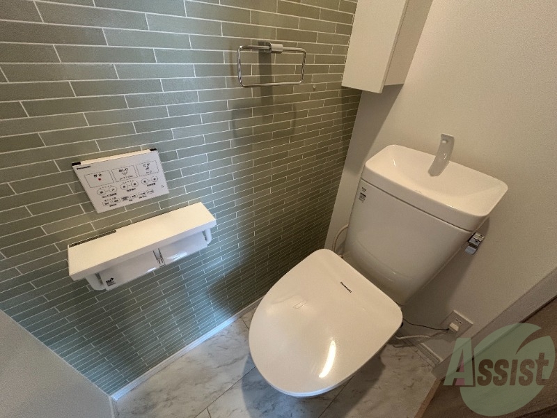 トイレは温水洗浄便座となっており、快適にお使いいただけます。 トイレは温水洗浄便座となっており、快適にお使いいただけます。