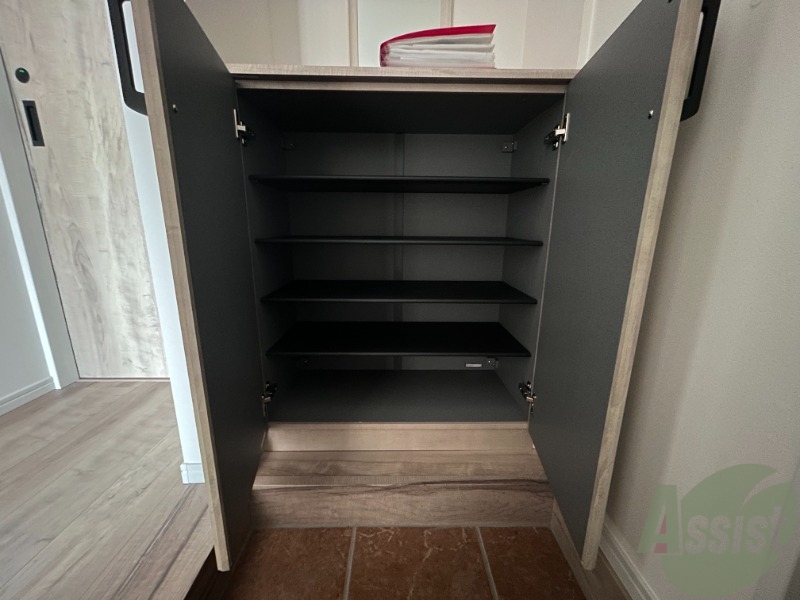 シューズボックスもございます。高さは自由に変えられますよ。 シューズボックスもございます。高さは自由に変えられますよ。