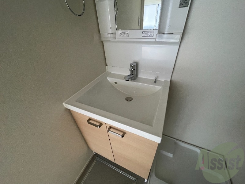 洗面台はシンプルなつくりで手入れがしやすそうですね。 洗面台はシンプルなつくりで手入れがしやすそうですね。