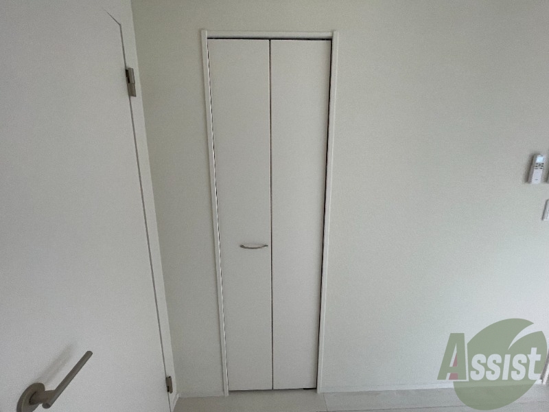 洋室のクローゼットは一人暮らしにはちょうど良いサイズですね。 洋室のクローゼットは一人暮らしにはちょうど良いサイズですね。