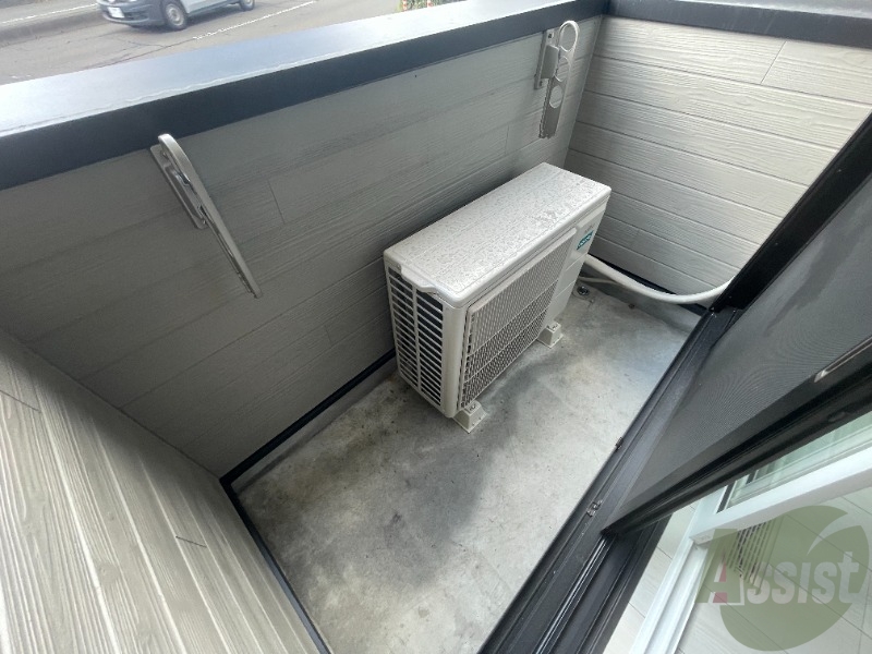 バルコニーは洗濯物がはかどりそうな広さがありますよ。 バルコニーは洗濯物がはかどりそうな広さがありますよ。