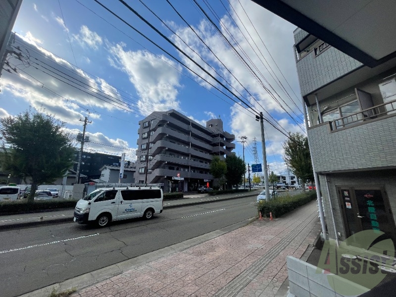 バルコニーからの眺めは、こんな感じですよ。 バルコニーからの眺めは、こんな感じですよ。