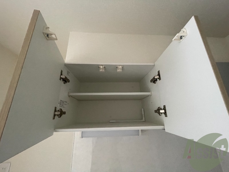 キッチン上部の収納には普段使わない物を入れましょう。 キッチン上部の収納には普段使わない物を入れましょう。