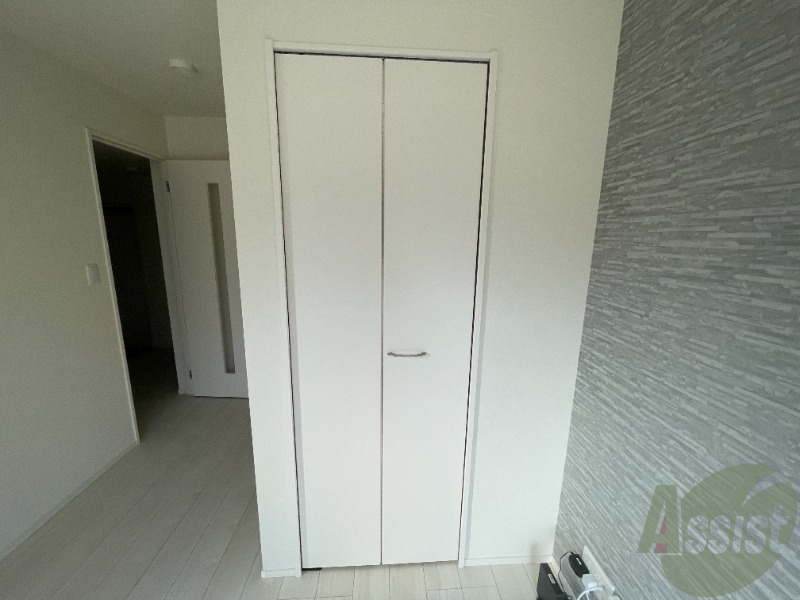 洋室のクローゼットは一人暮らしにはちょうど良いサイズですね。 洋室のクローゼットは一人暮らしにはちょうど良いサイズですね。