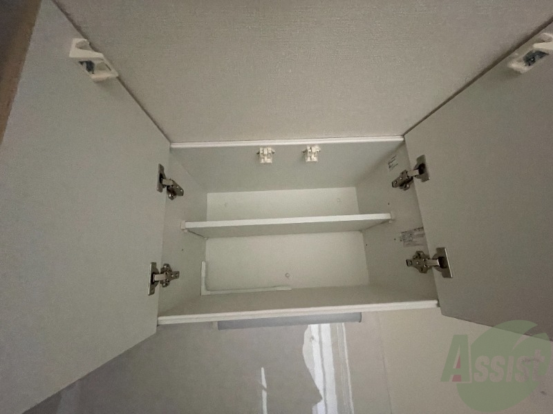 キッチン上部の収納には普段使わない物を入れましょう。 キッチン上部の収納には普段使わない物を入れましょう。