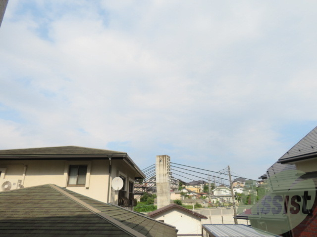 目の前が開けていて、空を見上げることができます。 目の前が開けていて、空を見上げることができます。