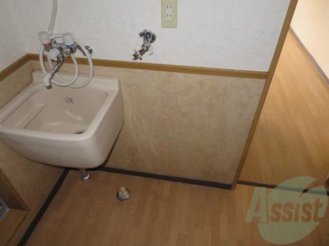洗濯機置場は室内にあるのでもちろんいつでも洗濯できます。 洗濯機置場は室内にあるのでもちろんいつでも洗濯できます。