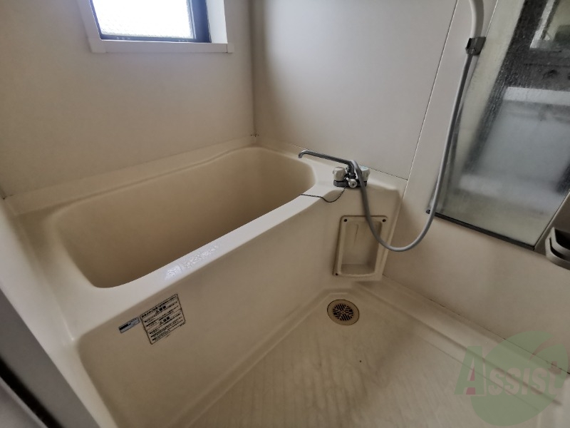 白くきれいな浴室です、トイレ別、脱衣所ありで使いやすい 白くきれいな浴室です、トイレ別、脱衣所ありで使いやすい