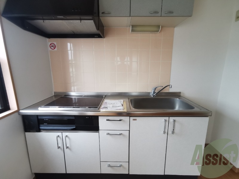 IH機能が付いたシステムキッチンです。快適に使えます。 IH機能が付いたシステムキッチンです。快適に使えます。