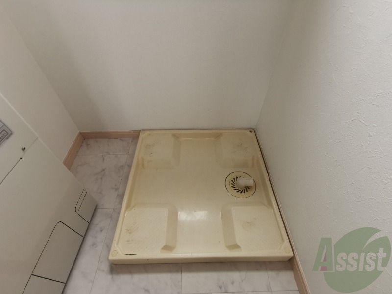 洗濯機はこちらに設置できます。浴室も近くて洗濯物もすぐ洗える 洗濯機はこちらに設置できます。浴室も近くて洗濯物もすぐ洗える