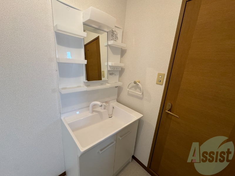 洗面台はシンプルなつくりで手入れがしやすそうですね。 洗面台はシンプルなつくりで手入れがしやすそうですね。