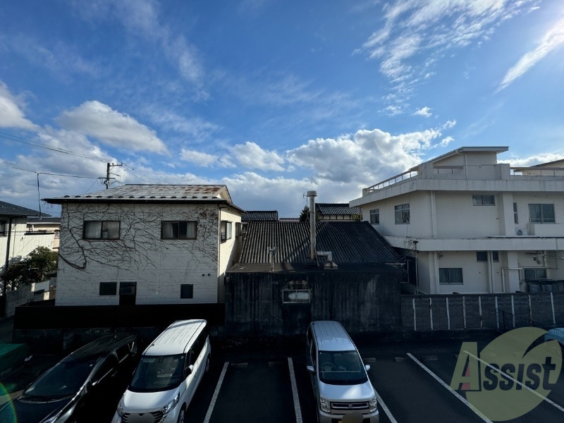 バルコニーからの眺めはこんな感じですよ。 バルコニーからの眺めはこんな感じですよ。