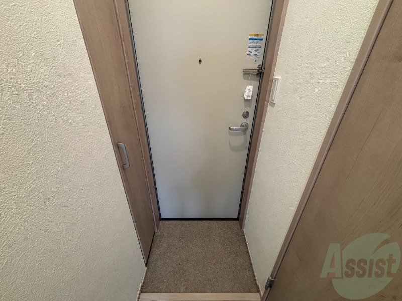 こちらが玄関です。広々としていて使いやすそうですね。 こちらが玄関です。広々としていて使いやすそうですね。