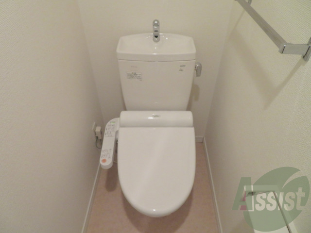 ウォシュレット付きのトイレです。シャワートイレは日本の宝。 ウォシュレット付きのトイレです。シャワートイレは日本の宝。