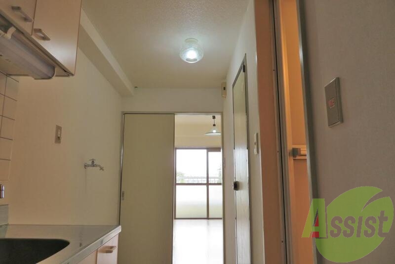 真っすぐそのままズドンでお部屋です。この間取りは基本ですね 真っすぐそのままズドンでお部屋です。この間取りは基本ですね