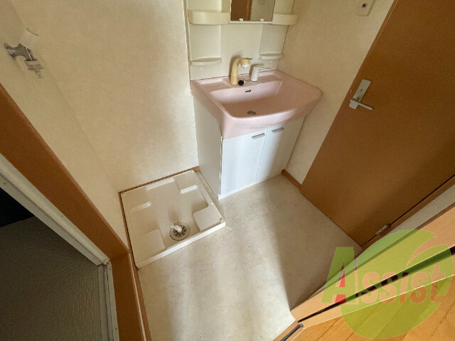 洗濯機置場は室内にあるので嬉しいですよね。 洗濯機置場は室内にあるので嬉しいですよね。