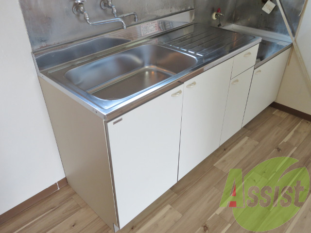 キッチンも広めで調理もしやすくストレスフリーですね。 キッチンも広めで調理もしやすくストレスフリーですね。