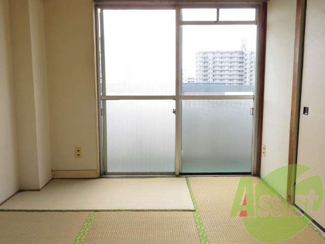 和室6帖で陽当たりも良く、居心地の良い空間です。 和室6帖で陽当たりも良く、居心地の良い空間です。