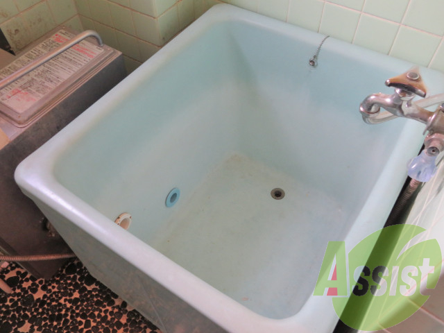 シンプルな浴槽で、一日の疲れを癒せますね。 シンプルな浴槽で、一日の疲れを癒せますね。