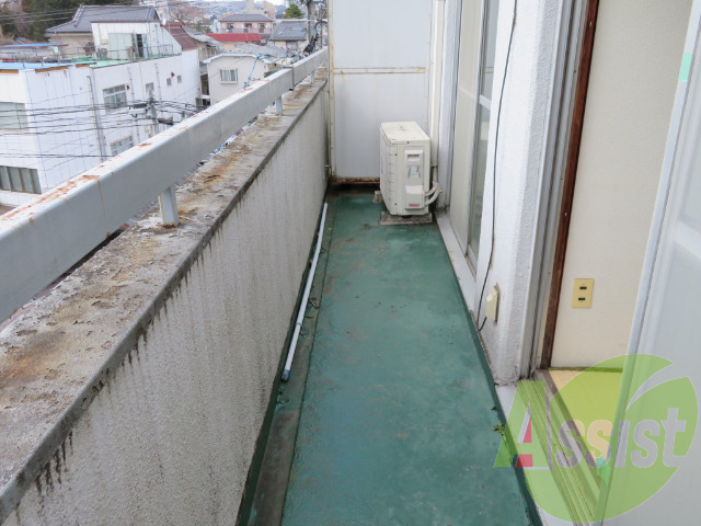 バルコニーは広く、陽当たりも良く、洗濯物も乾きますね。 バルコニーは広く、陽当たりも良く、洗濯物も乾きますね。